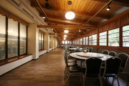 Ku Kuan Hotspring Hotel Отели рядом с достопримечательностью «Ферма Уй-Цзян»