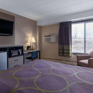 Super 8 by Wyndham Owatonna