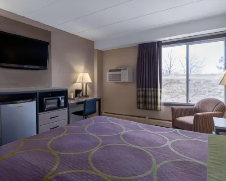 Super 8 by Wyndham Owatonna Hotel di Owatonna