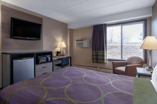 Super 8 by Wyndham Owatonna