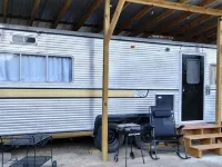 Vintage Restored Glamper - Unique Tiny Home w/ Plunge Pool & Patio セントクレアのホテル