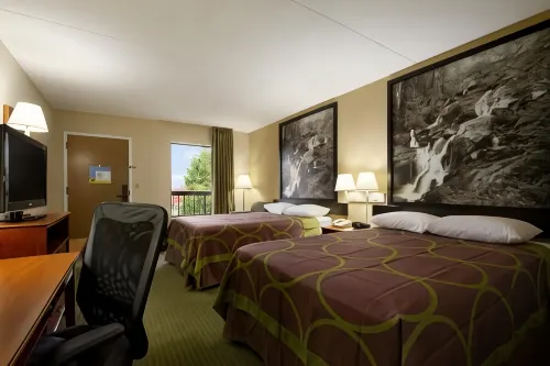 Super 8 by Wyndham Calhoun Hotel di Calhoun