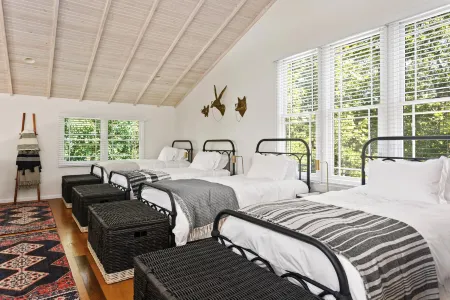 Coastal Living w/ Hot Tub, Firepit & Lakeside Deck