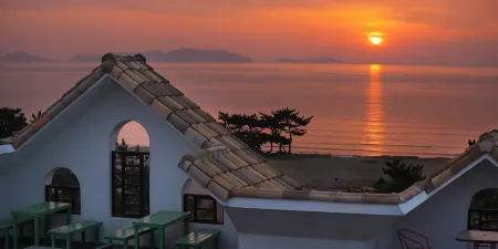 Taean Napoli Pension Отели рядом с достопримечательностью «Ch'ŏngp'odae-haesuyokchang»