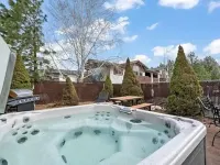 Cozy Bavarian Getaway ~ 5-Star Location ~ Hot Tub!