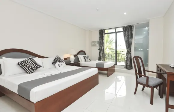 塞薩爾廣場717號酒店