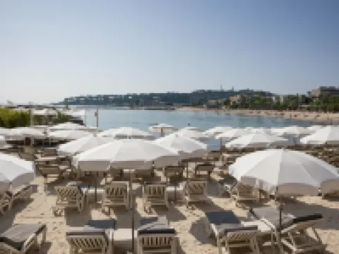 ロイヤル アンティーブ ラグジュアリー ホテル レジデンス ビーチ ＆ スパ アンティーブのホテル