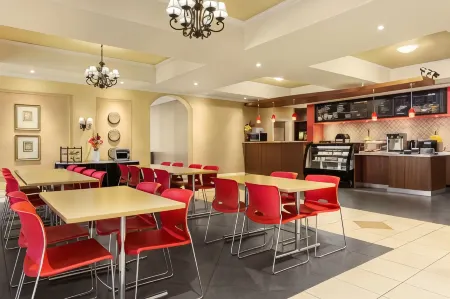 Days Inn by Wyndham Niagara Falls Centre St. by the Falls Отели в г. Ниагарский водопад