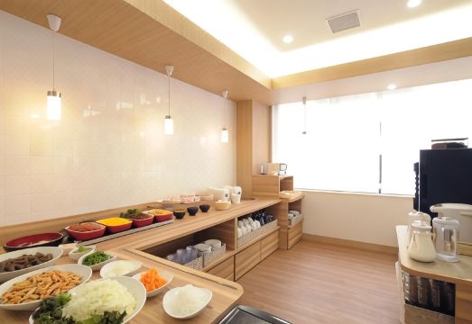 AB 호텔 오미하치만의 깨끗한 객실 모습