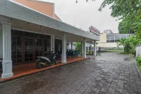 RedDoorz at Jalan Babepalar Rike Manado Wanea otelleri