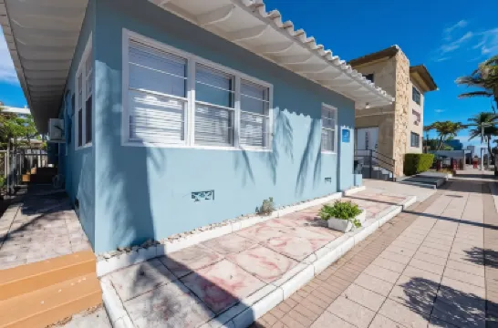 Tropic Isle Boutique Hotel Hotels near Hollywood Parasail