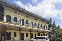 Urbanview Hotel Fira Syariah Muara Enim by RedDoorz Hotel dekat Kampung 3. Jln arah ke Masjid Desa Lubuk Mumpo