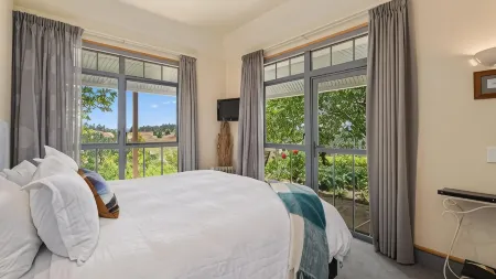 Hawkdun Rise Vineyard & Accommodation