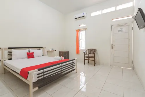 RedDoorz Syariah Near Tugu Pandanwangi Cianjur