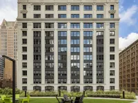 Hilton Garden Inn Chicago Central Loop Hotels near Willis Tower