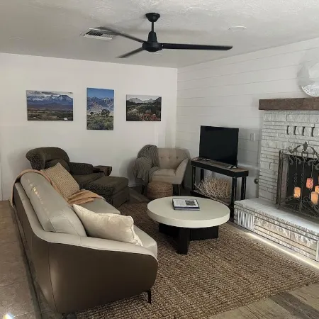 Desert Villa Oasis - Gateway to the Eastern Sierras, Death Valley, and Yosemite