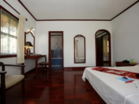 โรงแรมวันสนา เพลน ออฟ จาร์ โรงแรมในโพนสะหวัน