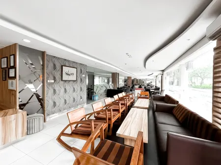 Grand Aquarium Hotel Pangandaraan Отели в г. Пангандаран