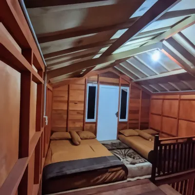 Cabin Kashandra Syariah Hotels near Arjuna Temple