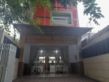 Homestay Family Syariah Отели в г. Lamongan Regency