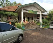Wisma Saung Nini @Taman Bunga Nusantara Hotel dekat Taman Bunga Nusantara