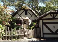 Carmel charmer!! Short, 10 min. walk to town center. Close to trail to Mission.