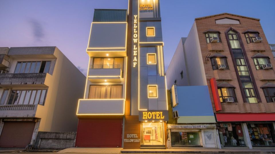FabHotel Yellow Leaf