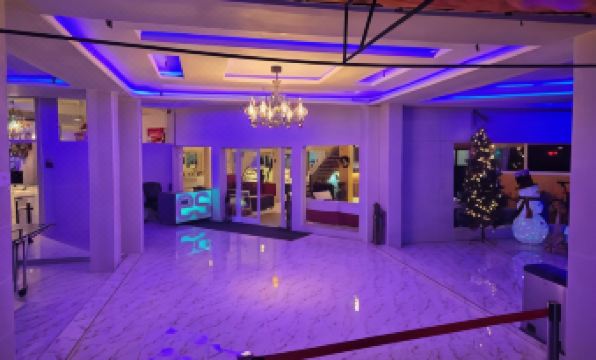 Woodpecker Resort Hotel