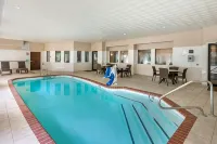 Comfort Inn & Suites St Louis-O'Fallon - parking
