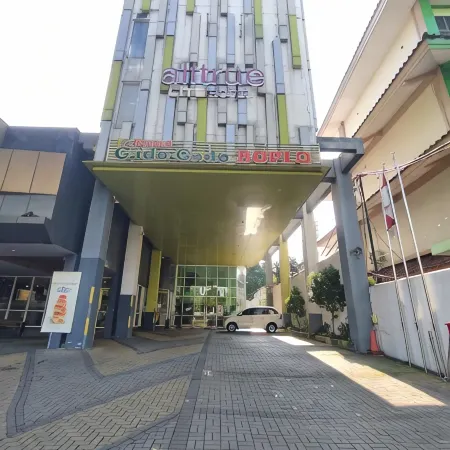 Alltrue Lite Senen Jakarta Отели рядом с достопримечательностью «Сенен»
