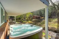 Creekside Pack Cabin with 360° Mountain Views - Chalets