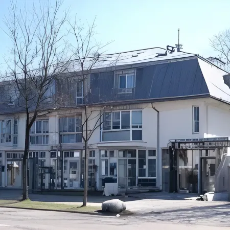 Empress Boutique Hotel Отели рядом с достопримечательностью «Станция метро Basler Straße»