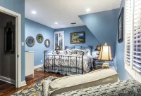 Charming 3-bedroom cottage in Oakleigh Historical District in downtown Mobile