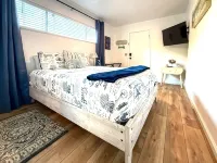 Cozy Cambria Cottage/Firepit/EVCharger/Beach Vibe/King Bed