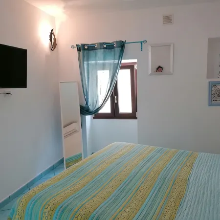 Casa Minu- cozy family home, street level and sea view-