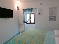 Casa Minu- cozy family home, street level and sea view-