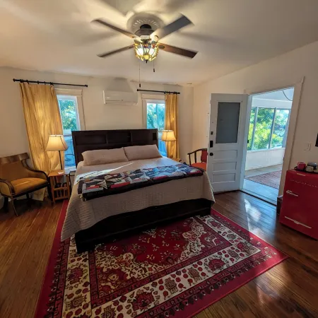 The Flowers House - Downtown Historic Home in the Heart of Mount Dora