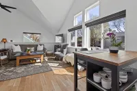 Stylish Couples Retreat Near Lake and Downtown