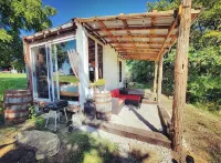 Rustic Container Cabin on Beautiful Farm - Near Ark & Bourbon Trail