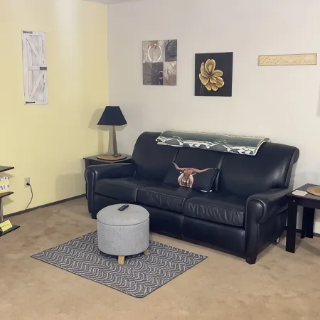 Cozy, Clean!  Pets Welcome..Close to Walking/Bike Trail