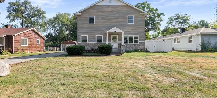 6 Br Family and Friends Retreat- Pool, Theatre, Walk to Notre Dame & Restaurants Hotels in South Bend