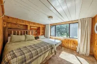 Yaak Riverfront Cabin -Hunting, Fishing & Family Get Away! - Hytter
