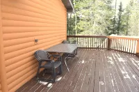 Peaceful Getaway on Mio Pond - Homestays