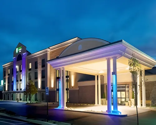 Holiday Inn Express & Suites BATAVIA - DARIEN LAKE by IHG Hotels in Genesee County