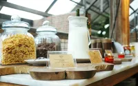 Desa Alamanis Resort Vila - breakfast