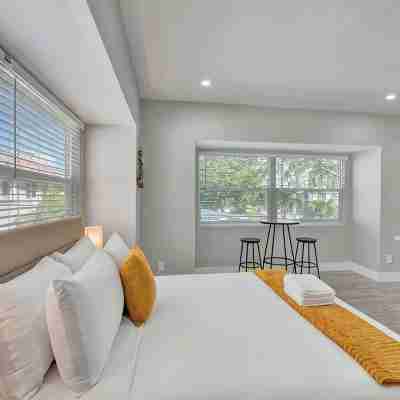 906 North Riverside Dr Rooms