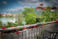 Anh Hong Hotel - parking