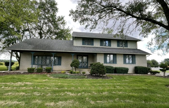 Spacious 5-bed farmhouse w/Pool Table, Table Tennis Close to Columbus Zoo