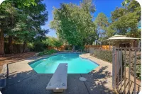 Charming 3-bedroom bungalow with WiFi and AC in delightful Folsom - Pools