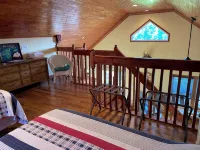 Charming 3-BR house w/golf, pool, WiFi, AC at pet friendly Middle Bass Island - Homestays